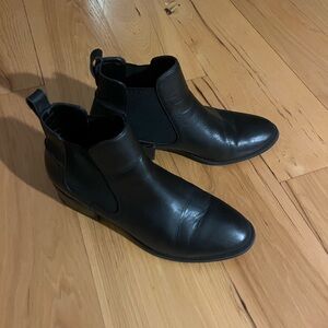 Black Leather women’s Steve Madden Boots